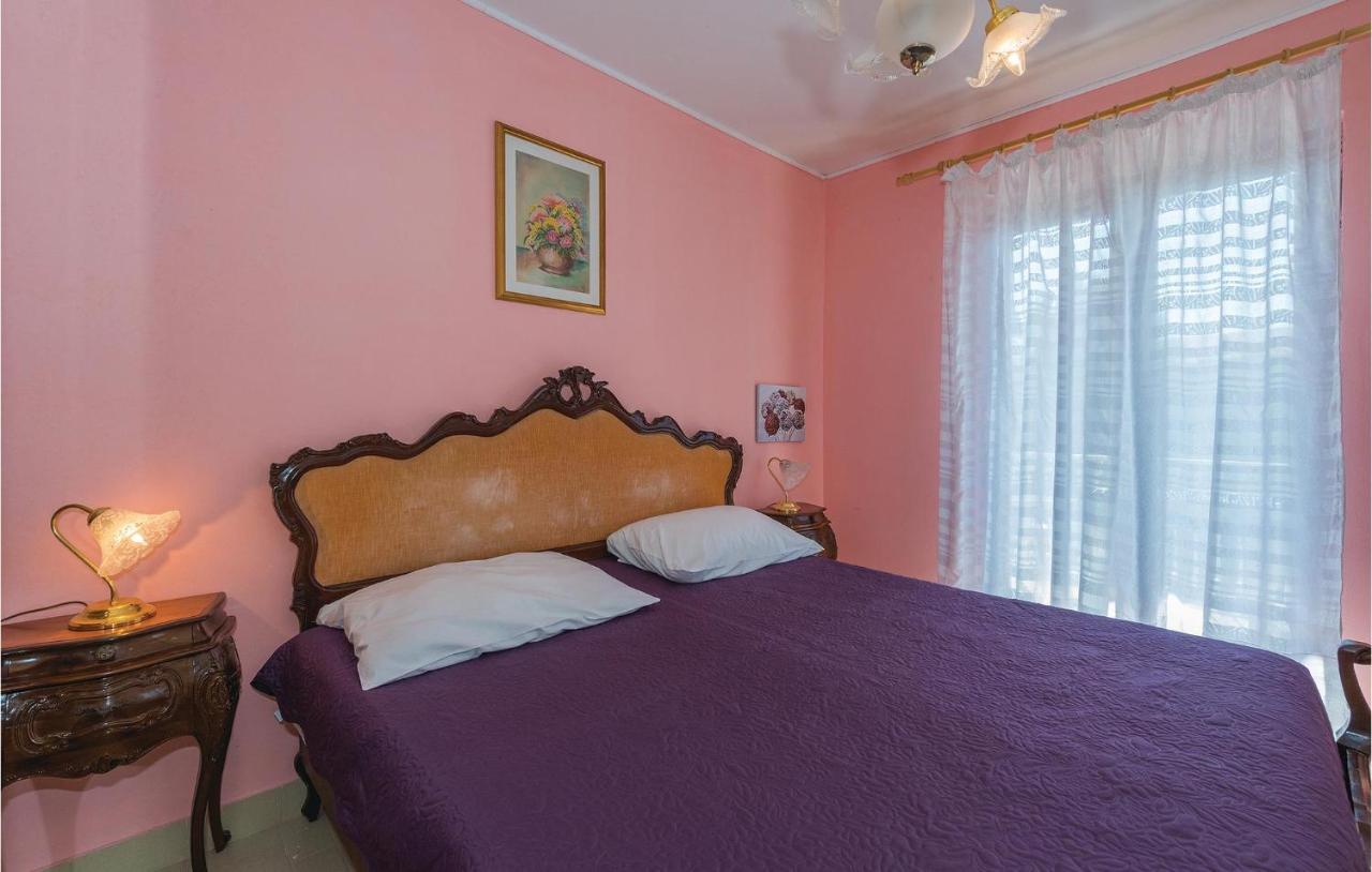 2 Bedroom Amazing Apartment In Rogoznica โรกอซนิซา ภายนอก รูปภาพ