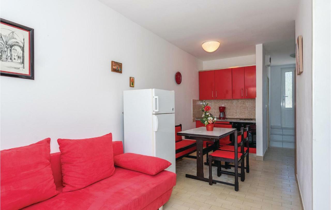 2 Bedroom Amazing Apartment In Rogoznica โรกอซนิซา ภายนอก รูปภาพ